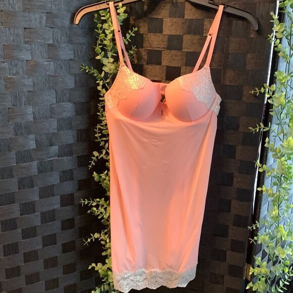 Victoria's Secret size 34B padded négligée top. Like new. Pinkish coral - Picture 1 of 8